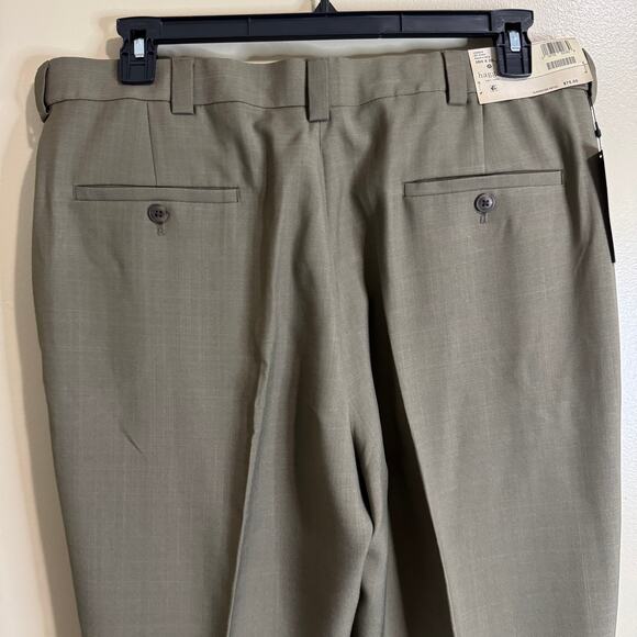 NWT Haggar Classic Fit Men Khaki Slacks 38W x 32L Gray - Picture 5 of 7
